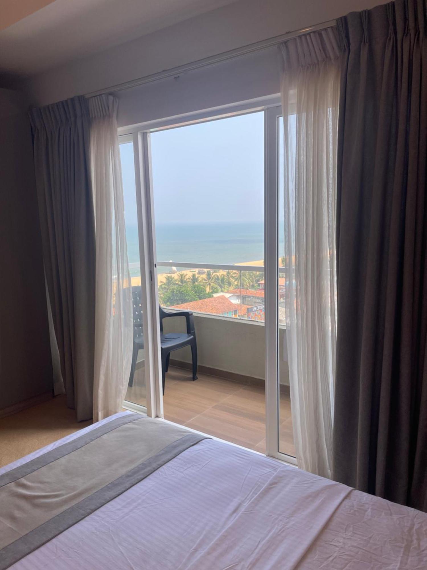 Ocean Breeze Sea View Luxury Apartments Negombo Exterior foto