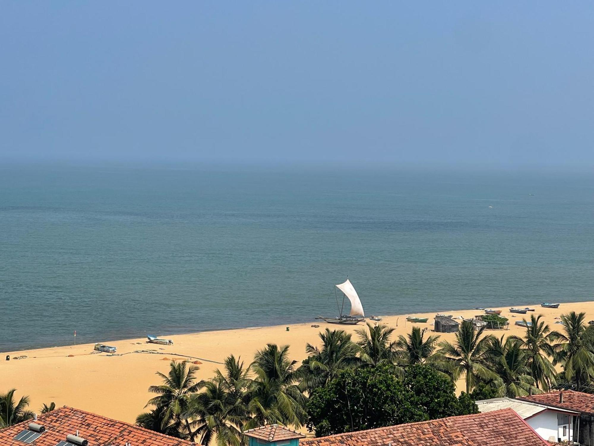 Ocean Breeze Sea View Luxury Apartments Negombo Exterior foto