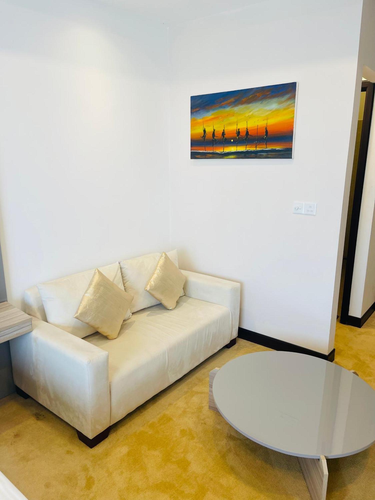 Ocean Breeze Sea View Luxury Apartments Negombo Exterior foto
