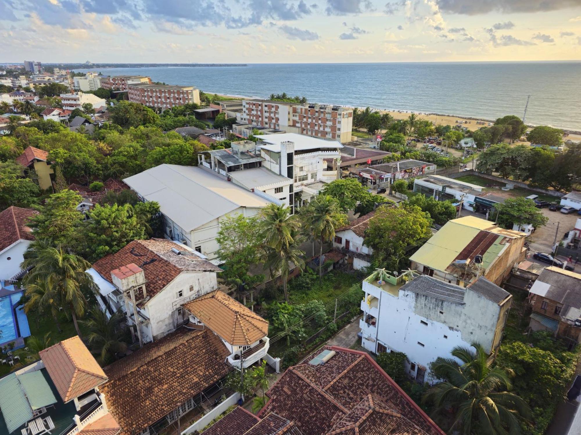 Ocean Breeze Sea View Luxury Apartments Negombo Exterior foto