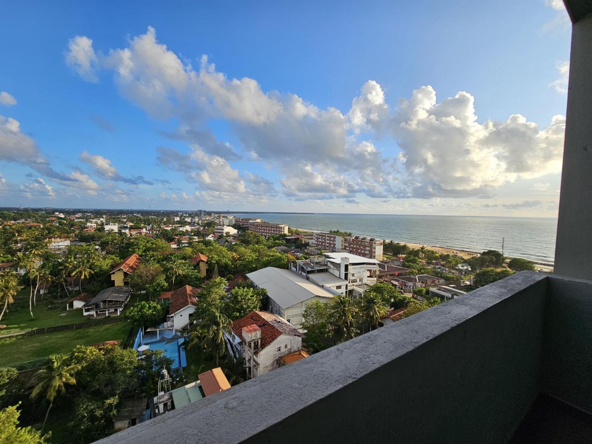 Ocean Breeze Sea View Luxury Apartments Negombo Exterior foto