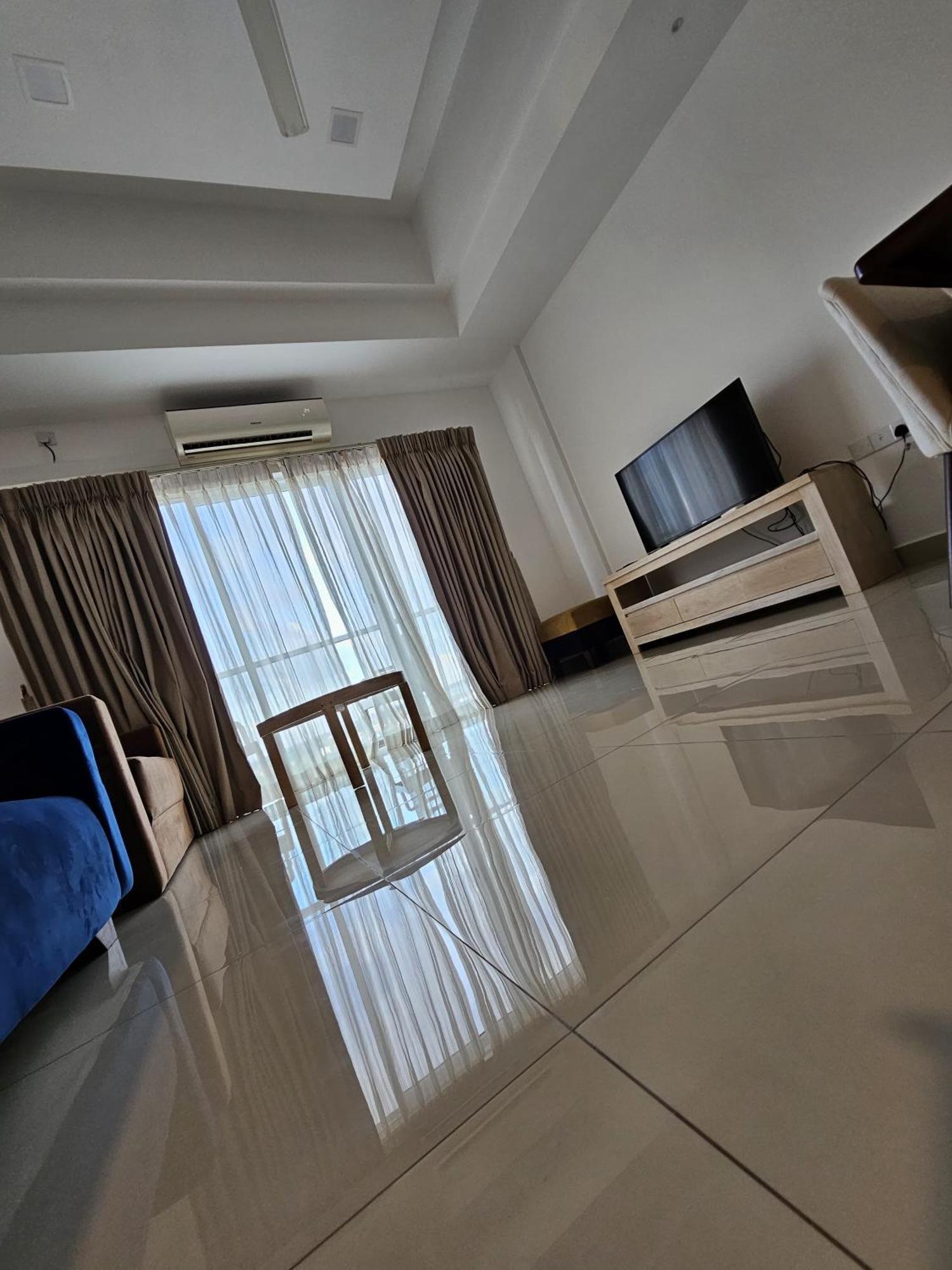 Ocean Breeze Sea View Luxury Apartments Negombo Exterior foto