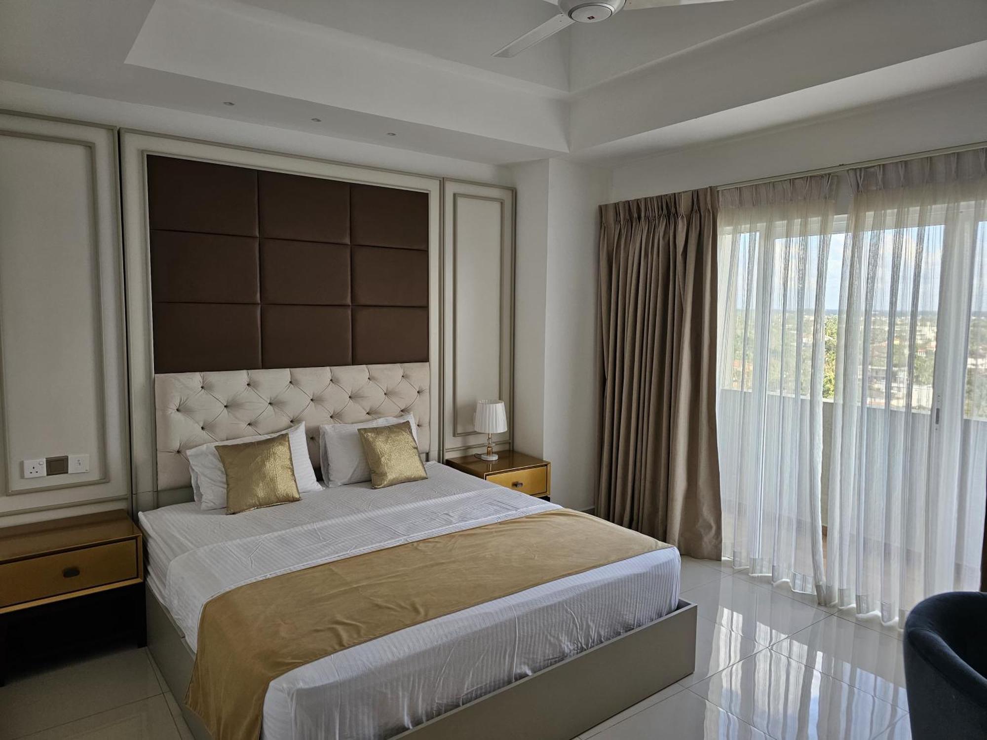 Ocean Breeze Sea View Luxury Apartments Negombo Exterior foto
